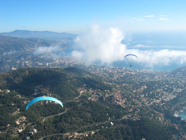 Nuage sur Roquebrune village.